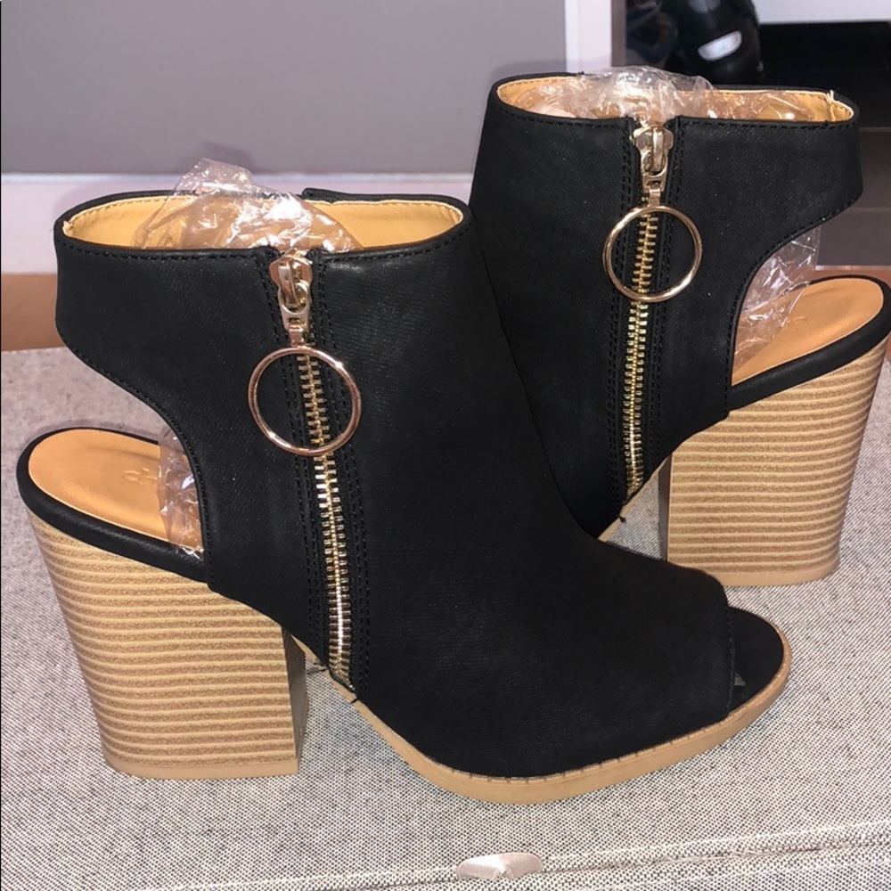 Open Toe Heeled Black Booties With Zipper